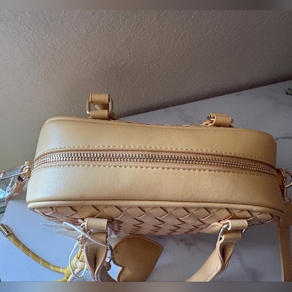​Bottega Vibe Kayla+Ava Yellow Woven Mini Satchel Crossbody with Heart Charm NWT - Picture 10 of 12